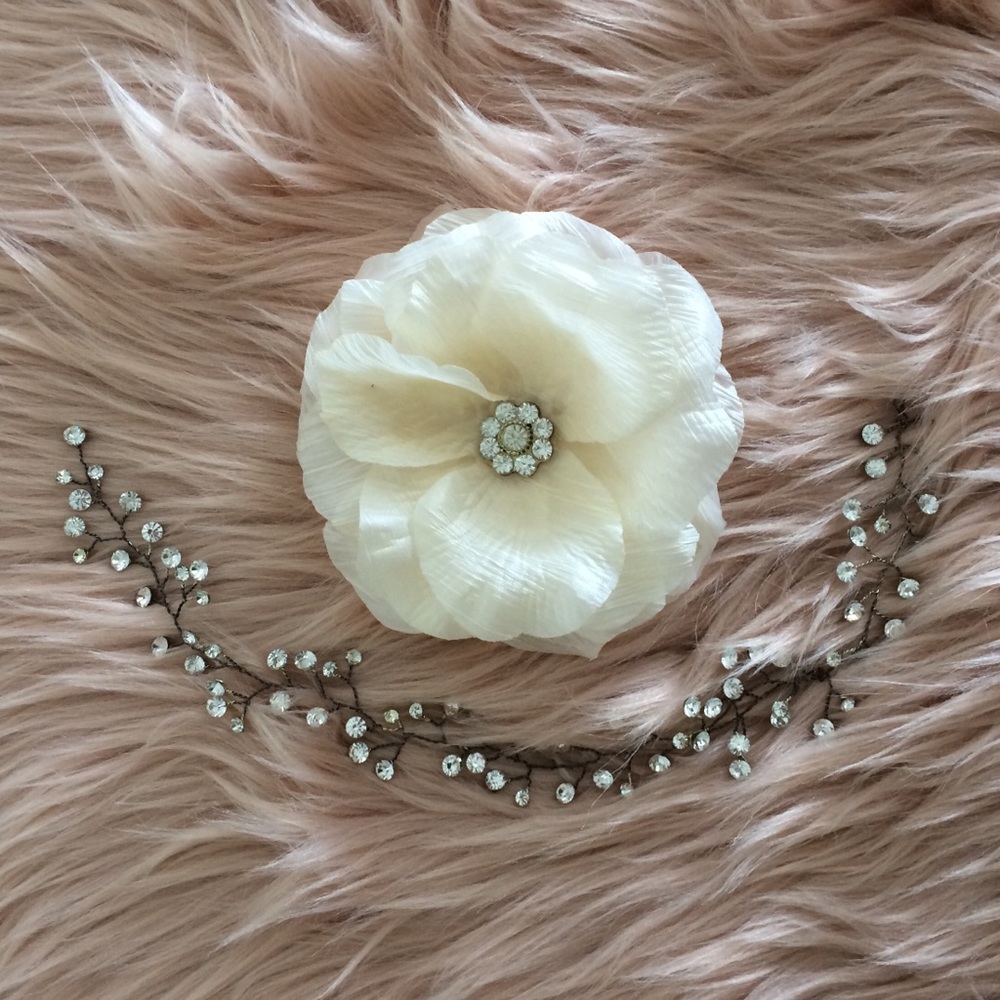 Ivory Flower headdress with clip & flexible guide